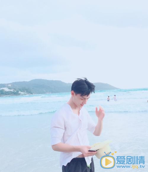 汪卓成海边照 汪卓成高清写真_汪卓成高清剧照