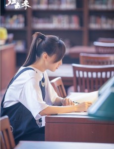 归去来曝光全新萧清剧照 唐嫣被赞最美女学霸
