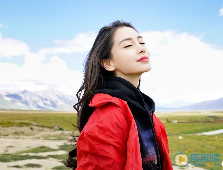 创业时代杀青 Angelababy曝九宫格美照庆祝