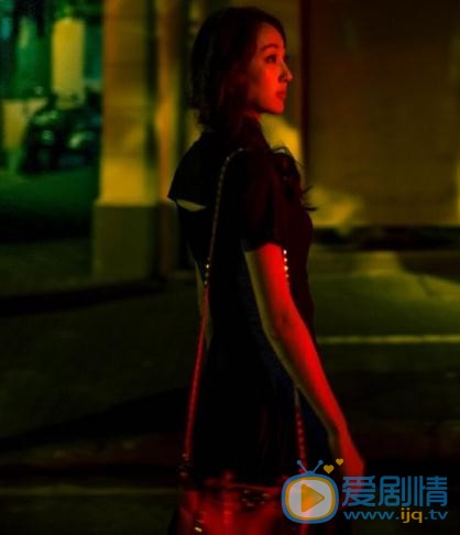 张宇菲夜色街拍 张宇菲高清写真_张宇菲高清剧照