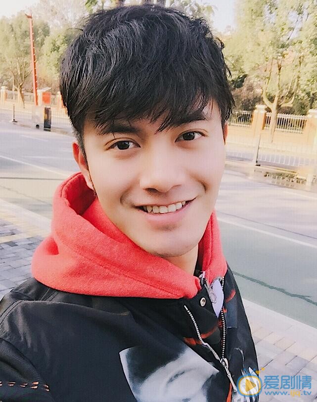 樊霖锋卖萌照 樊霖锋高清写真_樊霖锋高清剧照