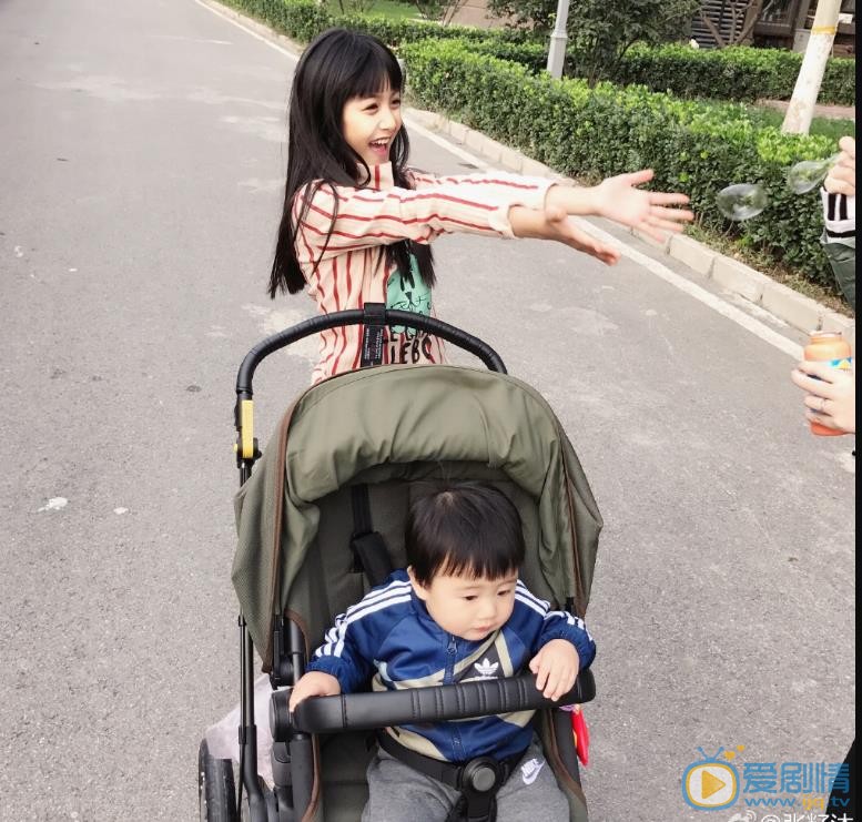 张籽沐姐弟合照 张籽沐高清写真_张籽沐高清剧照