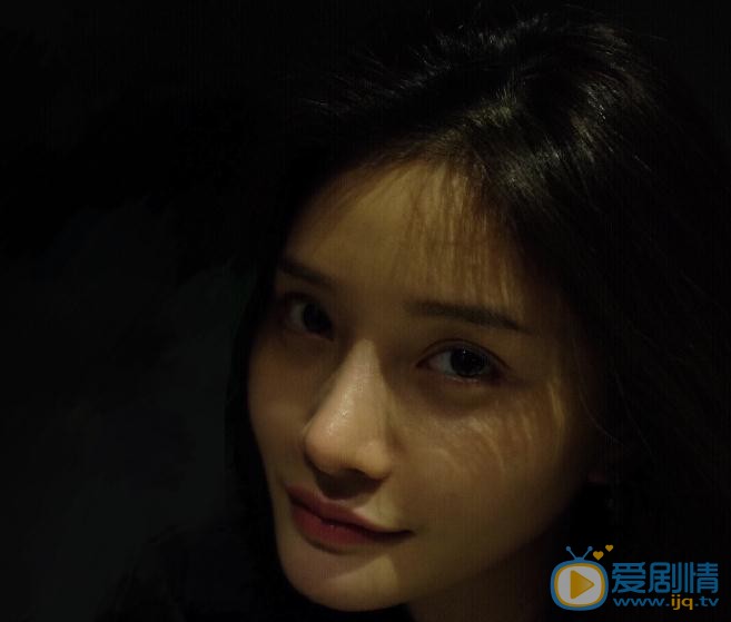 易易紫街拍写真 易易紫高清写真_易易紫高清剧照