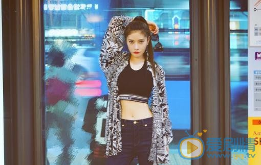 易易紫街拍写真 易易紫高清写真_易易紫高清剧照