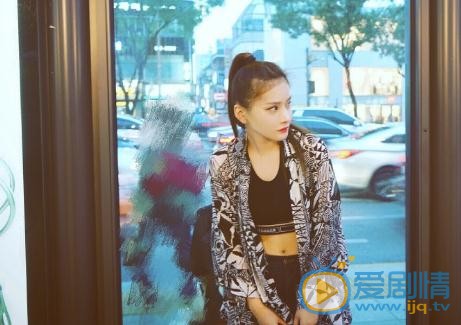 易易紫街拍写真 易易紫高清写真_易易紫高清剧照