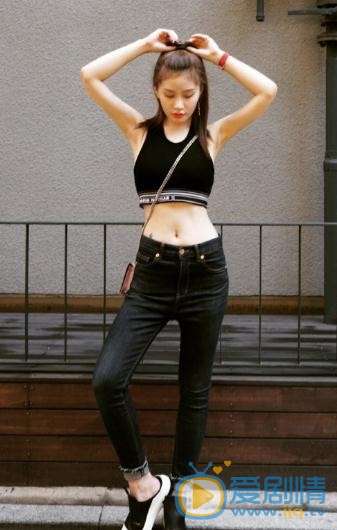 易易紫街拍写真 易易紫高清写真_易易紫高清剧照