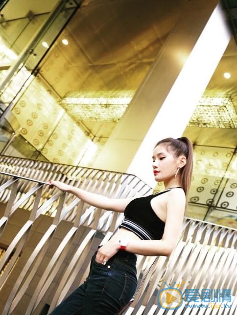 易易紫街拍写真 易易紫高清写真_易易紫高清剧照