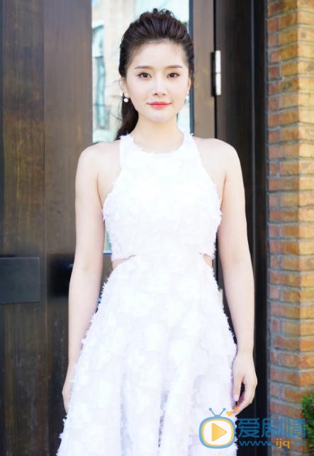 易易紫活动照 易易紫高清写真_易易紫高清剧照