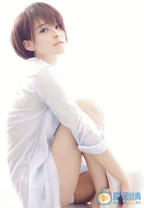 易易紫短发写真