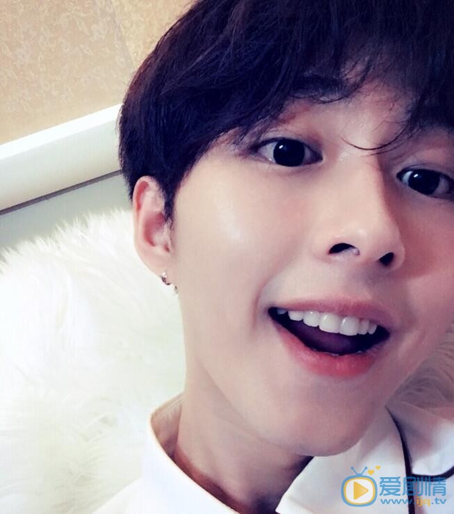 李歌洋侧颜照 李歌洋高清写真_李歌洋高清剧照