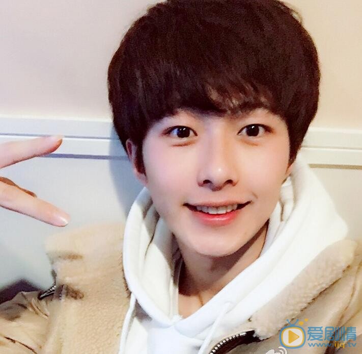 李歌洋侧颜照 李歌洋高清写真_李歌洋高清剧照