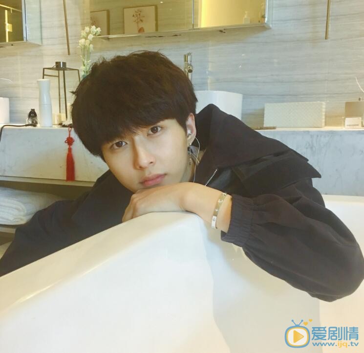 李歌洋卖萌照 李歌洋高清写真_李歌洋高清剧照