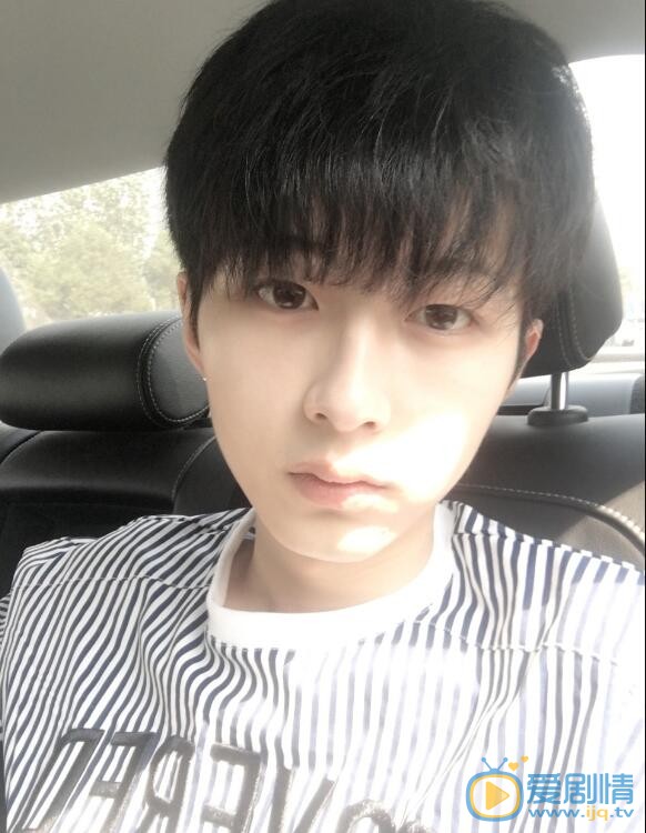 李歌洋卖萌照 李歌洋高清写真_李歌洋高清剧照
