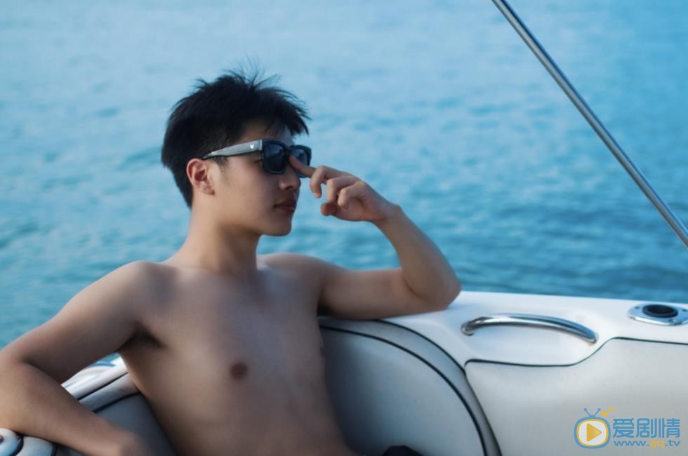 王浩男肌肉写真 王浩男高清写真_王浩男高清剧照