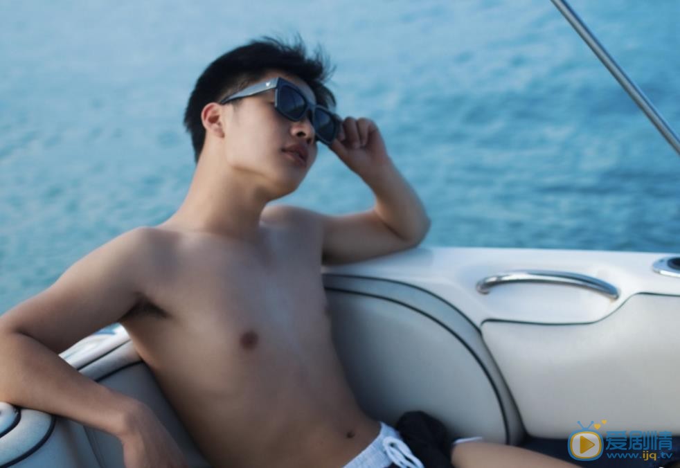 王浩男肌肉写真 王浩男高清写真_王浩男高清剧照
