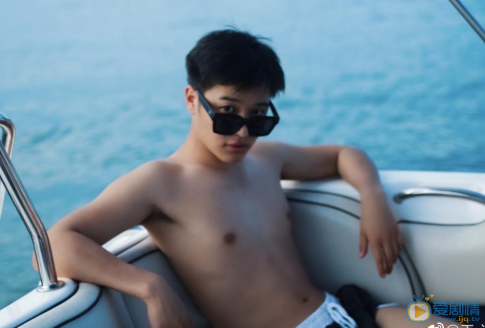 王浩男肌肉写真 王浩男高清写真_王浩男高清剧照