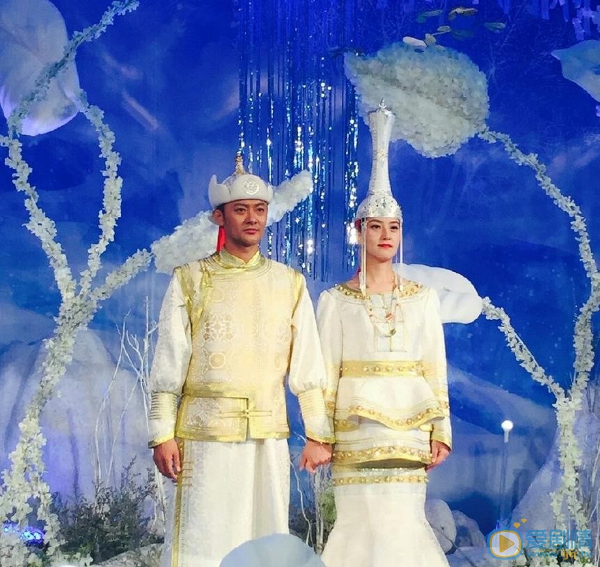 印小天和哈琳娜结婚照 印小天高清写真_印小天高清剧照