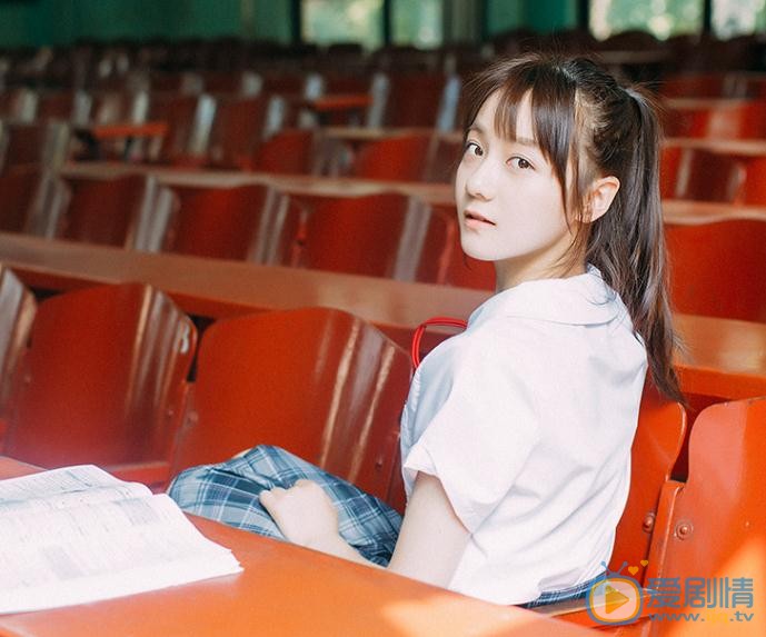 伍宇辰柠校服写真 伍宇辰柠高清写真_伍宇辰柠高清剧照
