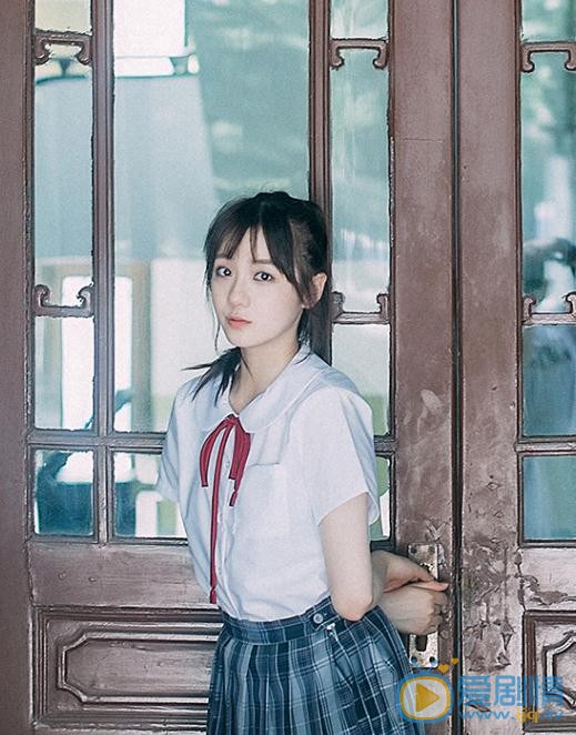 伍宇辰柠校服写真 伍宇辰柠高清写真_伍宇辰柠高清剧照