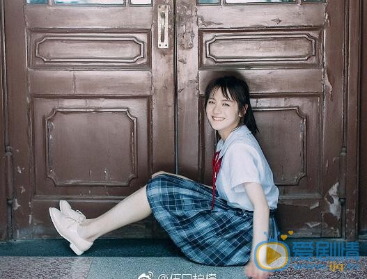 伍宇辰柠校服写真 伍宇辰柠高清写真_伍宇辰柠高清剧照