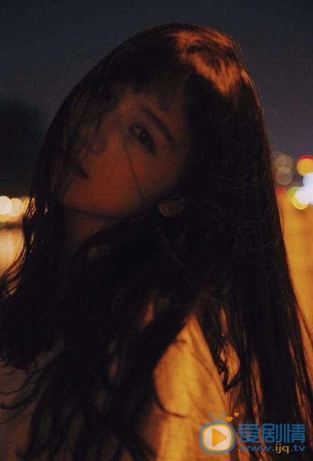伍宇辰柠夜色街拍 伍宇辰柠高清写真_伍宇辰柠高清剧照