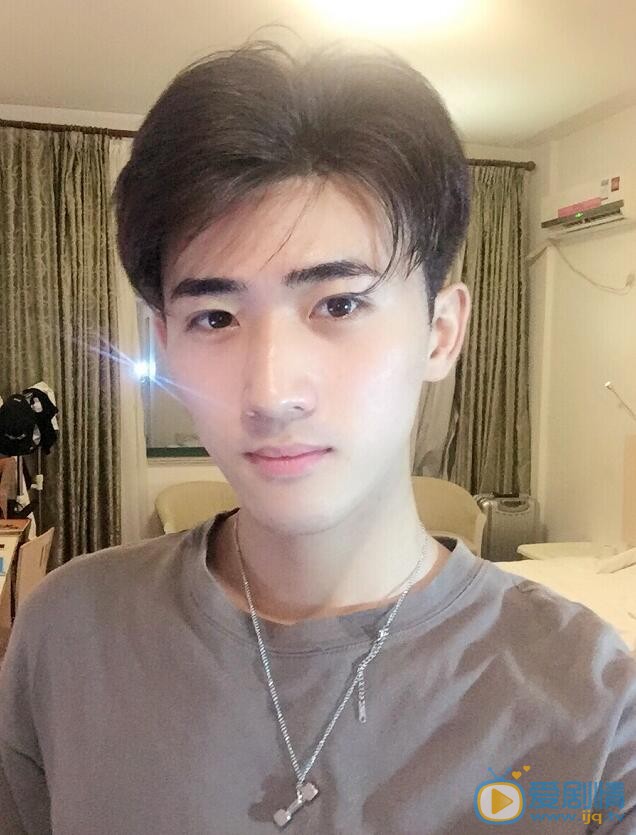 余戬生活照 余戬高清写真_余戬高清剧照