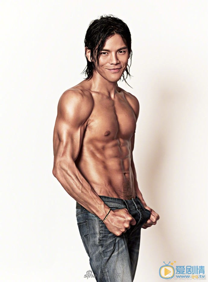 向佐肌肉型男写真