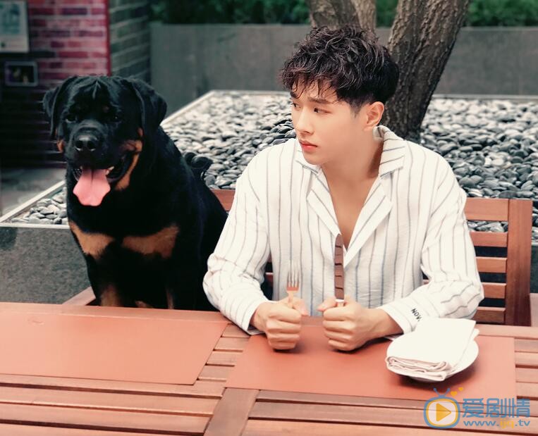 李汶翰阳光写真 李汶翰高清写真_李汶翰高清剧照