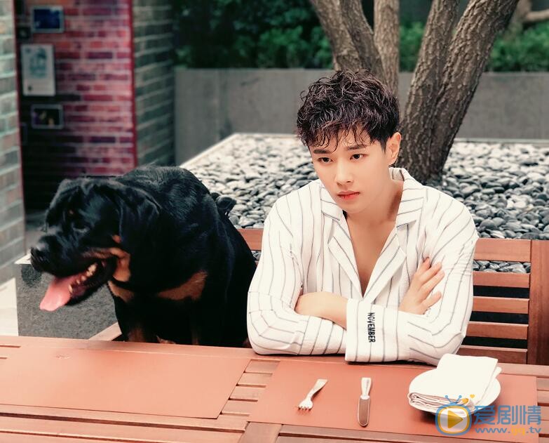 李汶翰阳光写真 李汶翰高清写真_李汶翰高清剧照