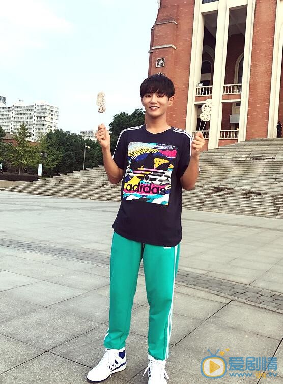 李汶翰生活照 李汶翰高清写真_李汶翰高清剧照