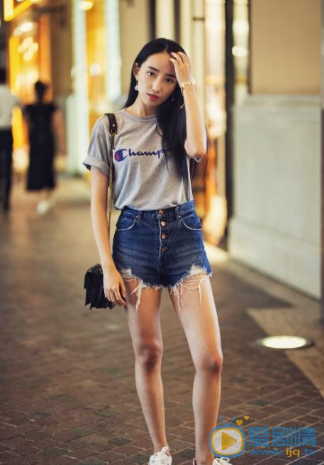 曲凌子夜色街拍 曲凌子高清写真_曲凌子高清剧照
