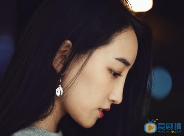 曲凌子夜色街拍 曲凌子高清写真_曲凌子高清剧照