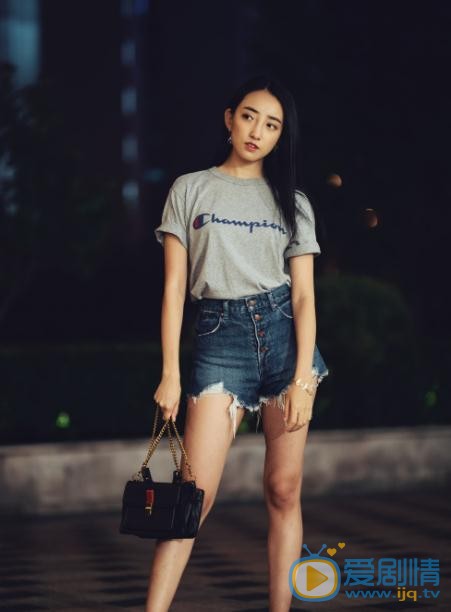 曲凌子夜色街拍 曲凌子高清写真_曲凌子高清剧照