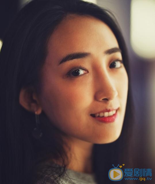 曲凌子夜色街拍 曲凌子高清写真_曲凌子高清剧照