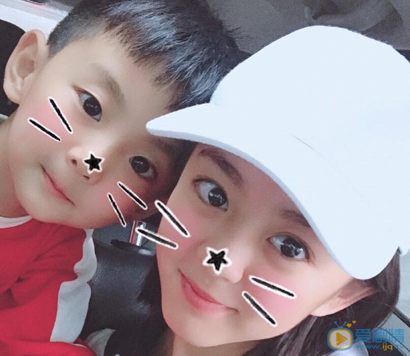 郜思雯与弟弟合照 郜思雯高清写真_郜思雯高清剧照