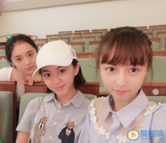 郜思雯与人合照 郜思雯高清写真_郜思雯高清剧照
