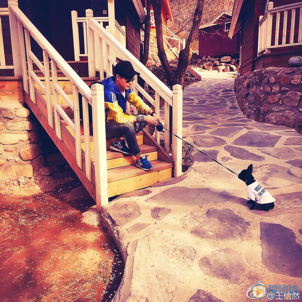 王信然生活照 王信然高清写真_王信然高清剧照