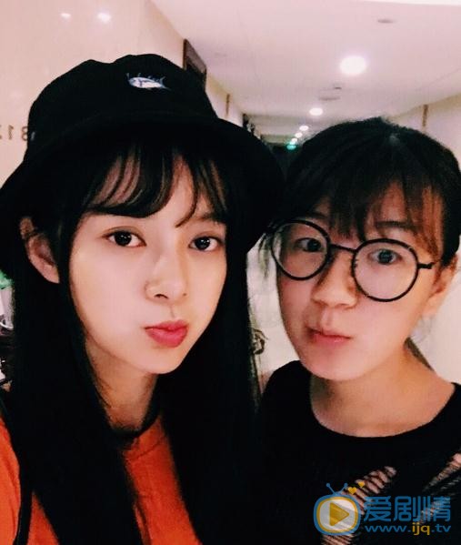 王瑞子与人合照 王瑞子高清写真_王瑞子高清剧照