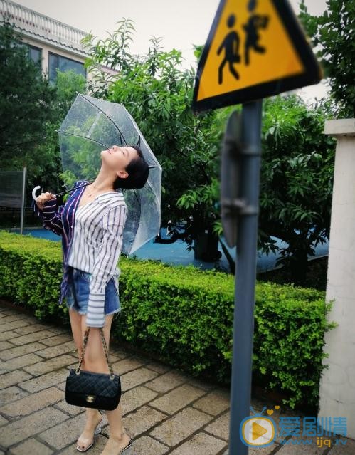 王艺曈短发雨中写真 王艺曈高清写真_王艺曈高清剧照
