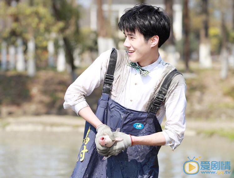 刘昊然《高能少年团》节目照 刘昊然高清写真_刘昊然高清剧照