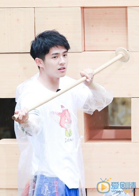 刘昊然《高能少年团》节目照 刘昊然高清写真_刘昊然高清剧照