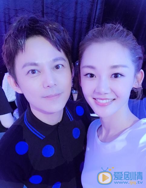 苗苗明星合照 苗苗高清写真_苗苗高清剧照