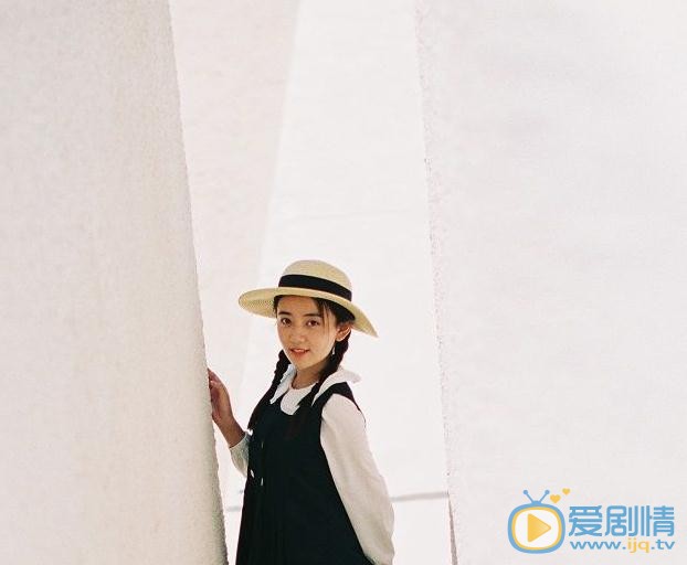 梁洁教堂写真 梁洁高清写真_梁洁高清剧照