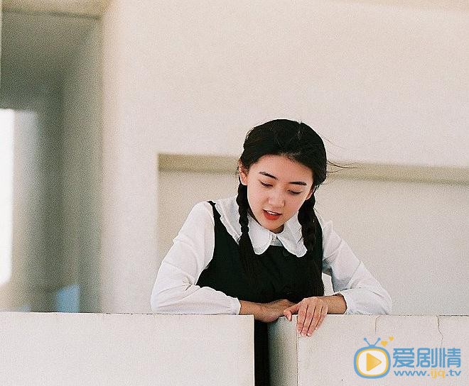 梁洁教堂写真 梁洁高清写真_梁洁高清剧照