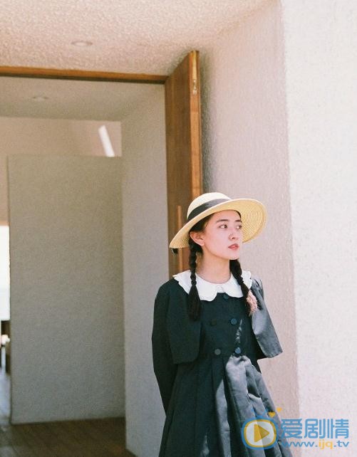 梁洁教堂写真 梁洁高清写真_梁洁高清剧照