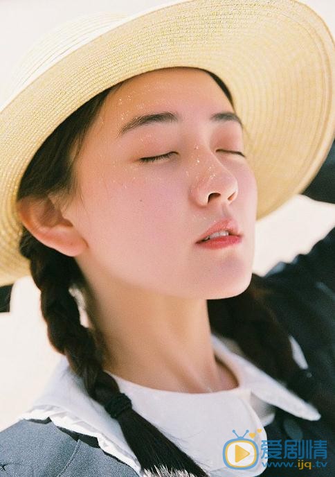 梁洁教堂写真 梁洁高清写真_梁洁高清剧照