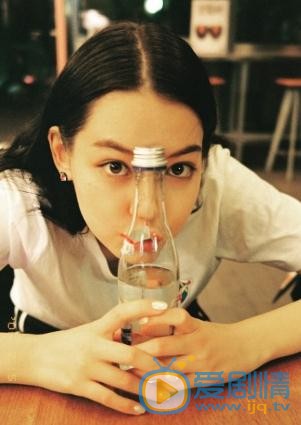 李诗颖夜色街拍 李诗颖高清写真_李诗颖高清剧照