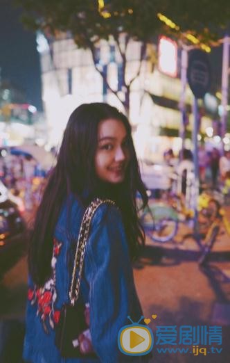 李诗颖夜色街拍 李诗颖高清写真_李诗颖高清剧照