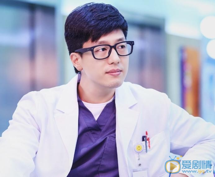 儿科医生褚子健剧照 