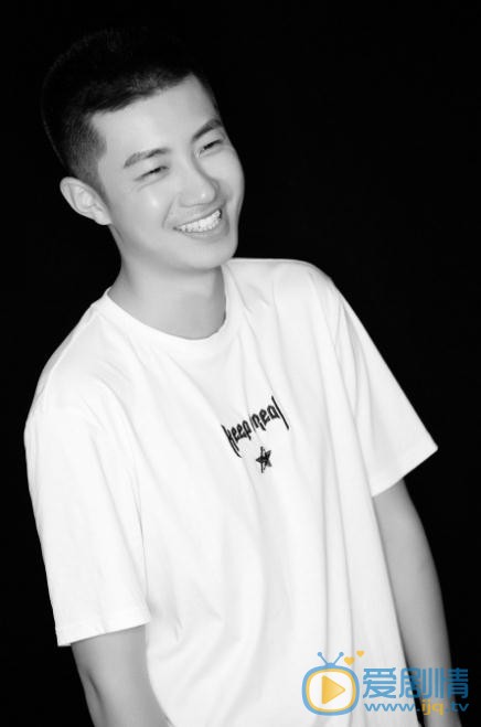 李欢黑白写真 李欢高清写真_李欢高清剧照